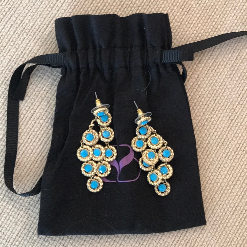 Chandelier earrings with pouch